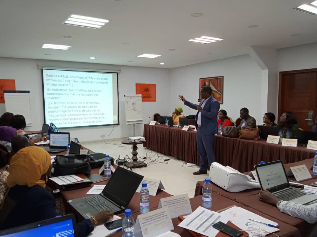 Session de formation animée par un consultant de DEFI-Afrique